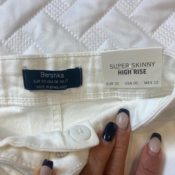 BERESHKA SUPER SKINNY HIGH RISE WHITE JEANS 
Size USA 00 / EUR 32 - Picture 4 of 4